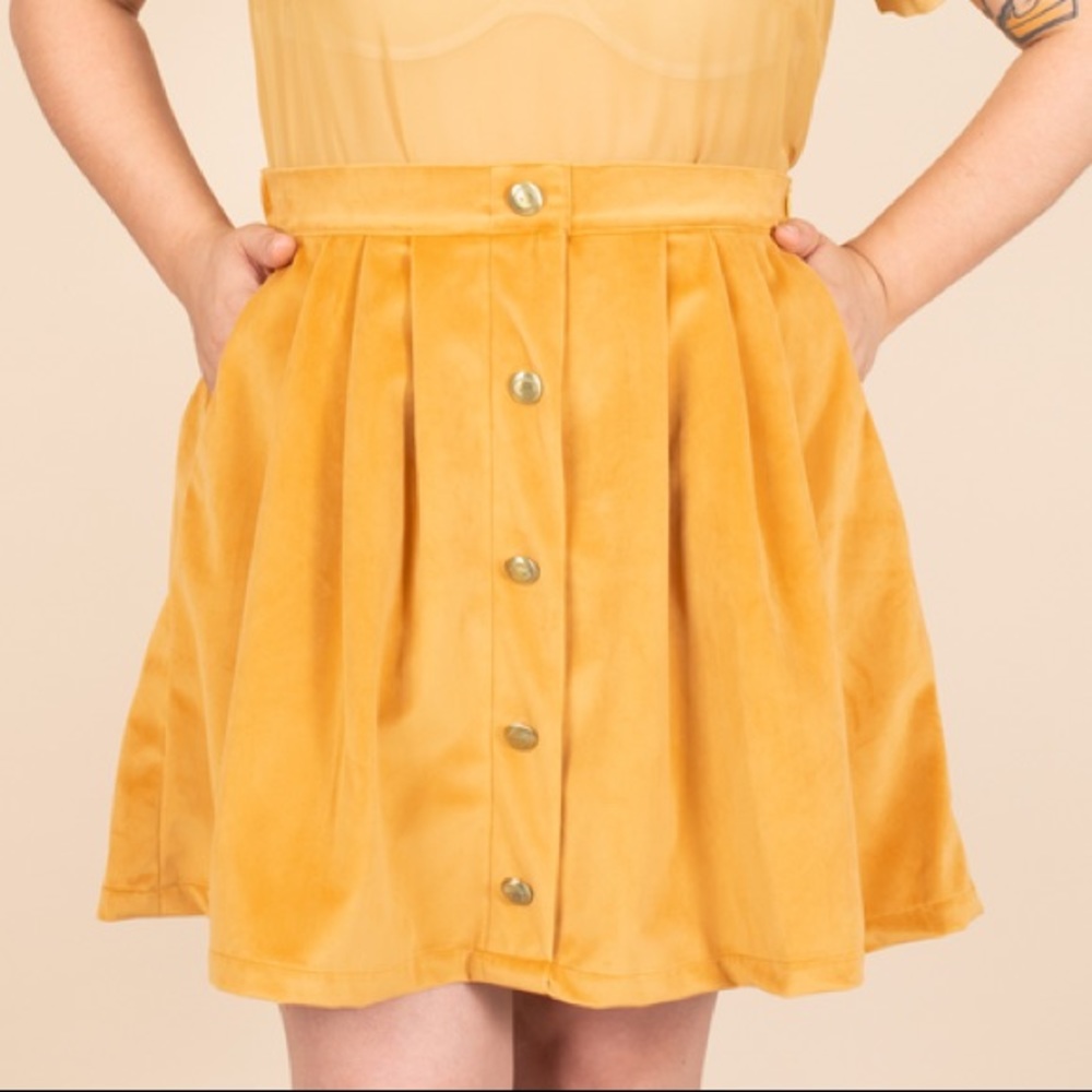 Tuesday Bassen Leo Velvet Scout Skirt